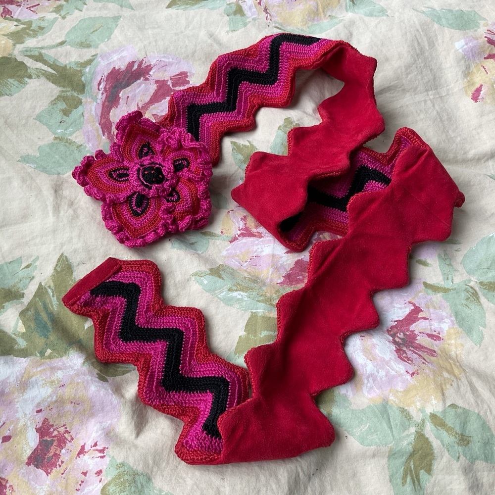 Vintage Giuliana Testino flower crochet pink belt